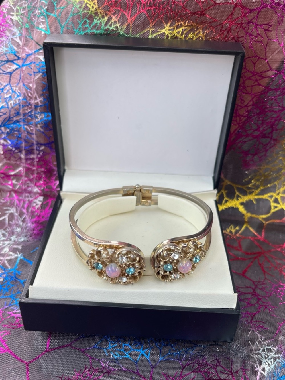 1 bracelet